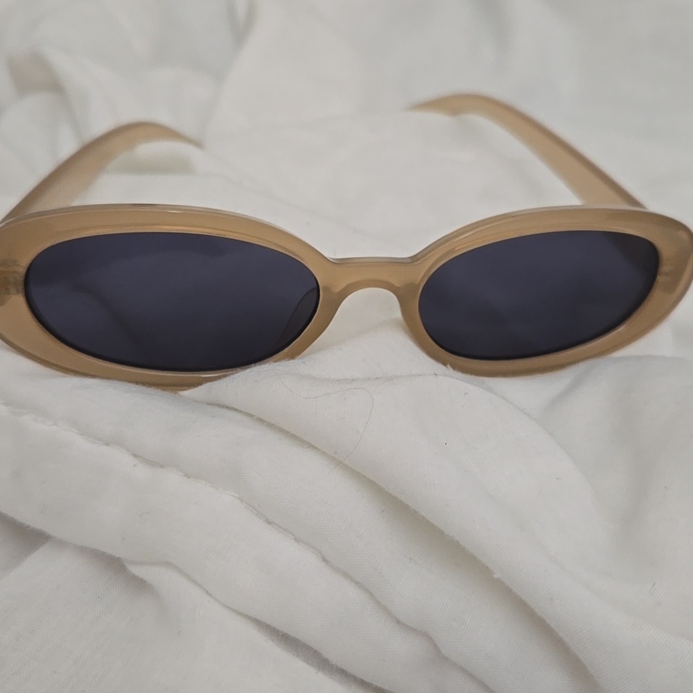 Oval Beige Sunglasses As Seen On Gigi Hadid Y2K Supermodel Festival New As Is - Picture 7 of 15